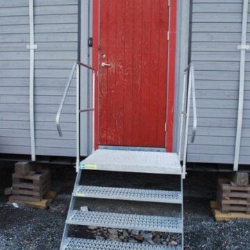 Komplett trapp, Høyde 80cm Plattform, veggfeste, rekkverk
