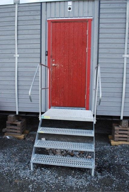 Komplett trapp, Høyde 80cm Plattform, veggfeste, rekkverk